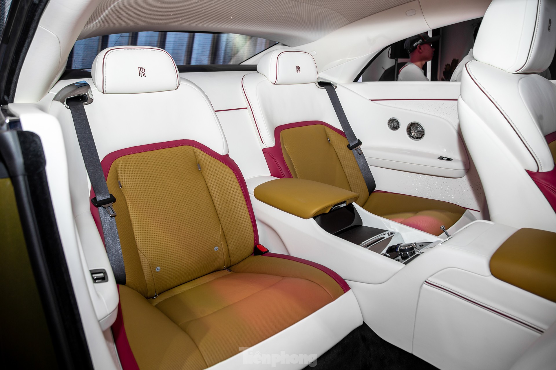 Cận cảnh mẫu xe siêu sang Rolls-Royce Spectre mới về Việt Nam- Ảnh 13.