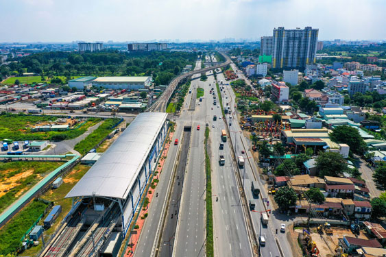 Tuyến metro số 1 Bến Thành - Suối Tiên đang được thực hiện từ nguồn vốn ODA Nhật Bản Ảnh: HOÀNG TRIỀU