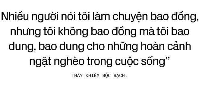 Thầy Hiệu trưởng già hơn 30 năm làm MC đám cưới để có tiền cho học trò nghèo: 'Thầy Khiêm có show nhiều thì học trò được hưởng phước nhiều'- Ảnh 5.