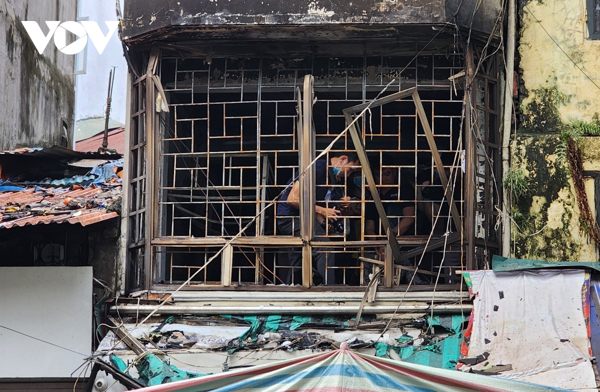 Hiện trường vụ cháy khiến 4 người tử vong tại phố Hàng Lược, Hà Nội- Ảnh 2.