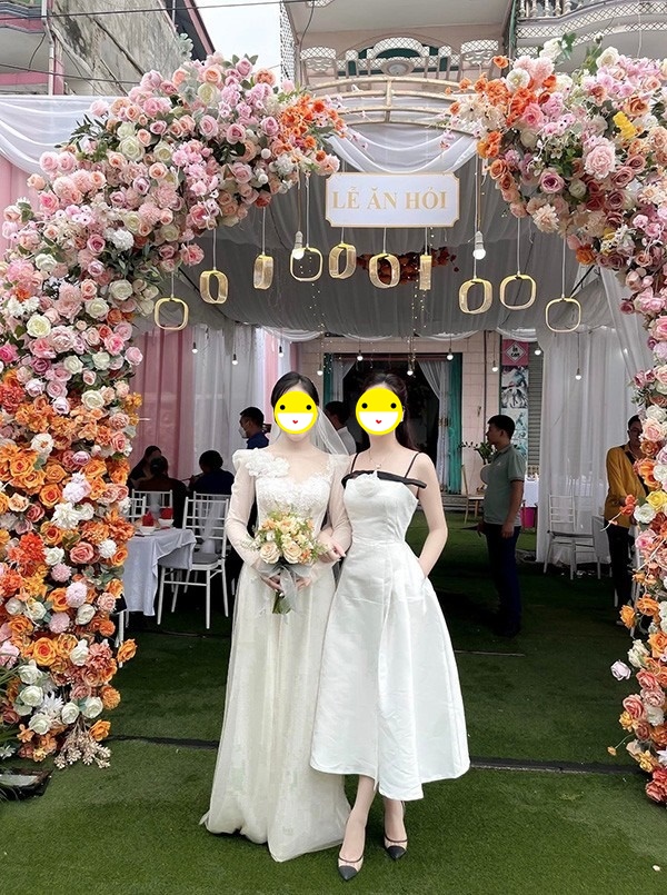 Vụ bạn thân 10 năm mặc váy trắng dự đám cưới bị cô dâu đuổi về gây bàn tán mạng xã hội- Ảnh 2.