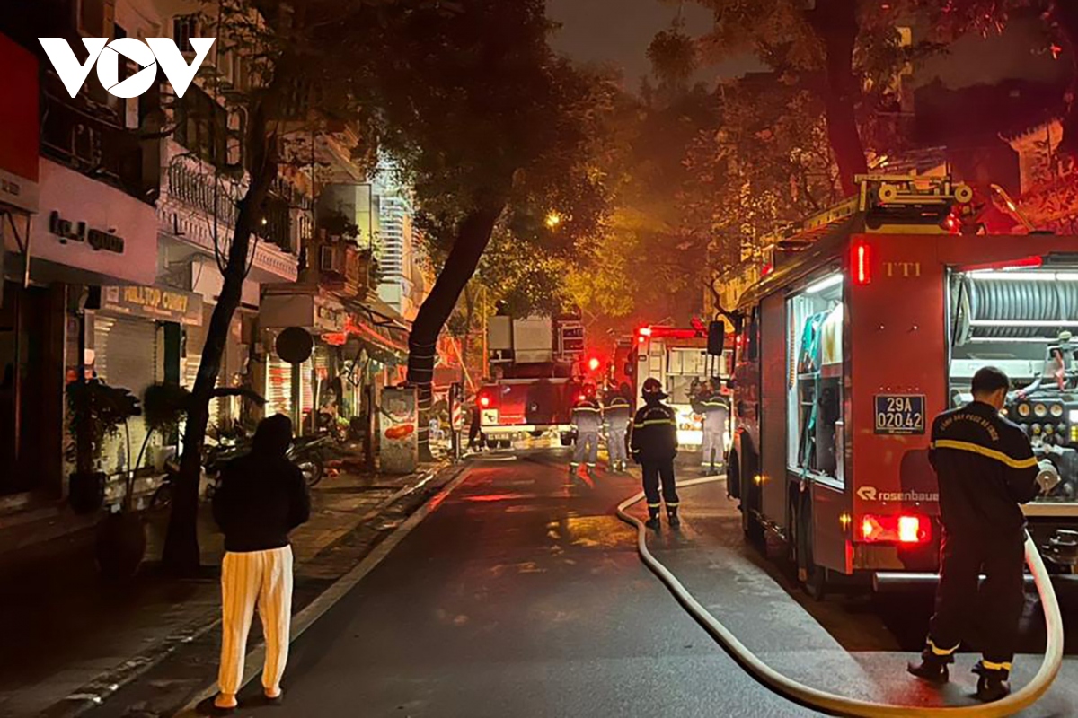 Hiện trường vụ cháy khiến 4 người tử vong tại phố Hàng Lược, Hà Nội- Ảnh 10.