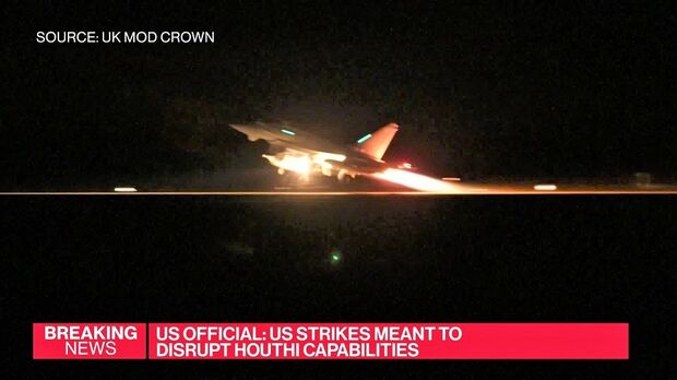 150 tên lửa trút ồ ạt nhưng không cản phá được Houthi: Anh-Mỹ bắn hỏng mục tiêu, phải điều quân đánh lại- Ảnh 2.