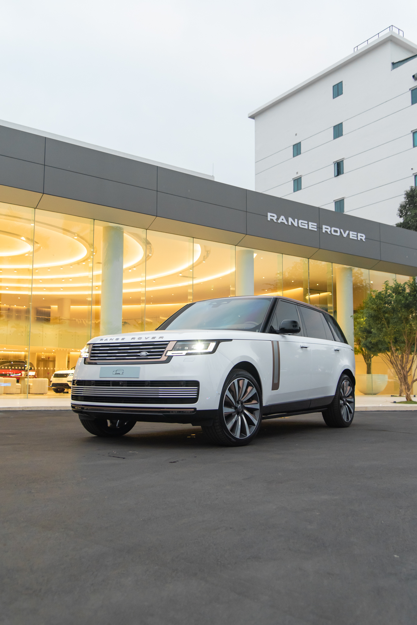 Xem những trang bị này mới hiểu vì sao chiếc Range Rover SV 2024 có giá 19 tỷ: Công nghệ khủng, vật liệu quý, chế tác thủ công- Ảnh 16.