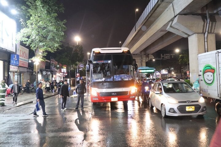 Hà Nội: Tìm nhân chứng vụ ô tô tông chết người đi xe đạp trên đường Nguyễn Trãi- Ảnh 1.