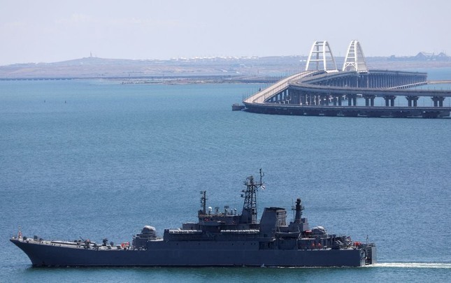 Sĩ quan Nga lĩnh án tù vì mua thiết bị phòng thủ không hiệu quả để bảo vệ cầu Crimea- Ảnh 1.
