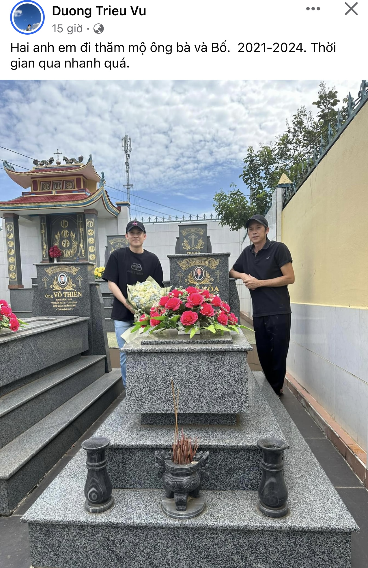 NS Hoài Linh xuất hiện bên em trai ruột, cùng nhau đi thăm mộ gia đình- Ảnh 1.