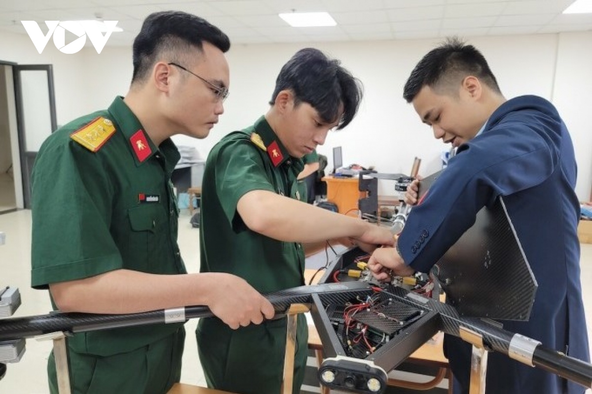 UAV do Việt Nam sản xuất hỗ trợ chữa cháy nhà cao tầng có gì đặc biệt?- Ảnh 3.