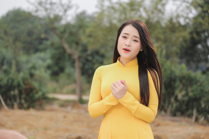 Quán quân Tiếng hát Hà Nội Trần Vân Anh làm MV tặng bố đã mất, mong mẹ sớm có bạn đời mới- Ảnh 1.