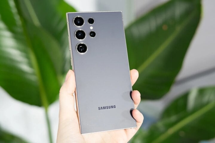 Samsung Galaxy S24 Ultra khác gì so với S23 Ultra?- Ảnh 1.