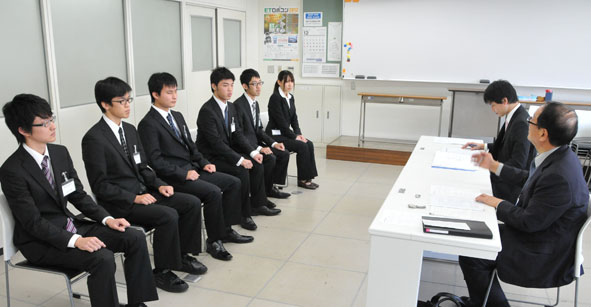 Từ chối thăng chức và những vị trí hào nhoáng, thế hệ trẻ Nhật Bản đưa ra lý do hết sức thực tế: Sợ kiệt sức trước khi giàu có!- Ảnh 1.