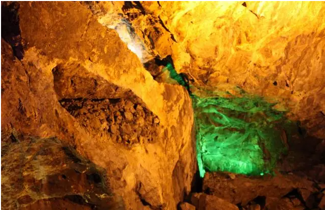 Phát hiện ‘hố không đáy’ khổng lồ chứa kho báu 1.000 năm tuổi, công nghệ đỉnh cao được đưa vào khai thác- Ảnh 1.