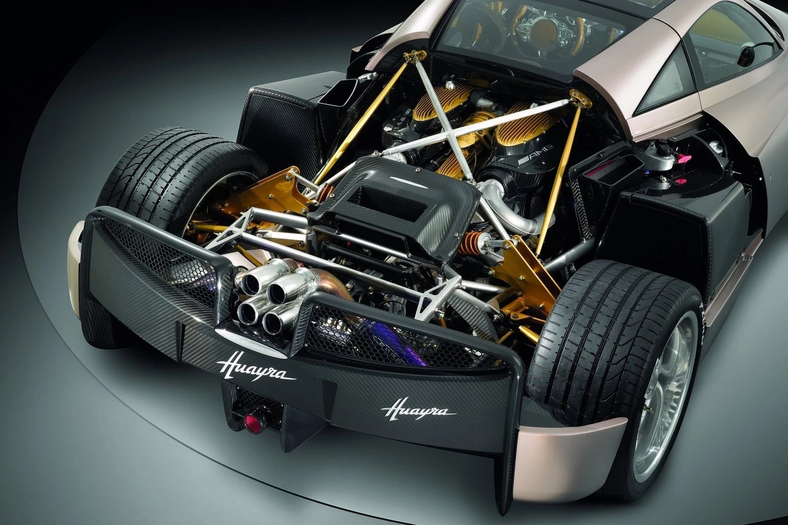 Những chi tiết đặc biệt trên siêu xe Pagani Huayra của Minh 'Nhựa'- Ảnh 7.