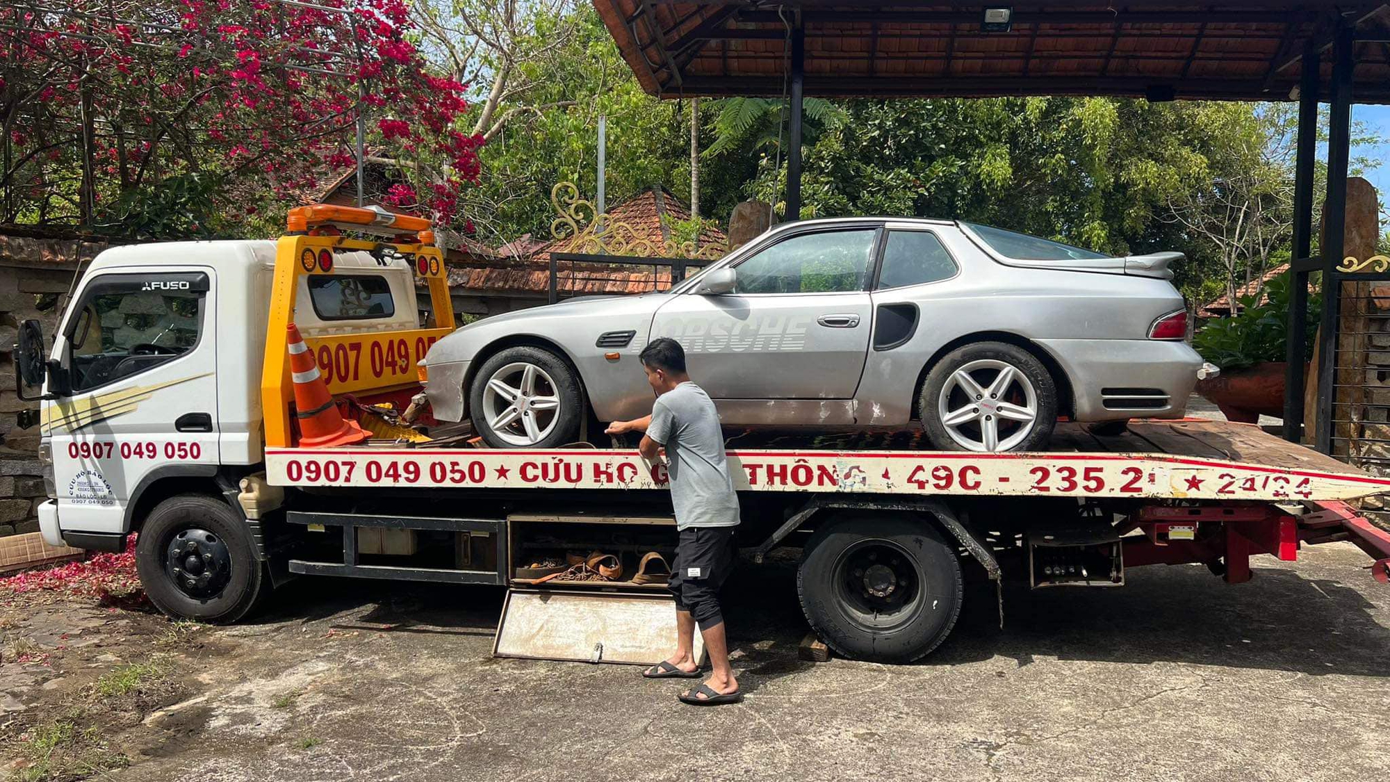 Ông Đặng Lê Nguyên Vũ liên tục sắm xe cổ, hiếm, độc sau nhiều siêu xe khủng: Đều có chi tiết đặc trưng cạnh cần số- Ảnh 2.