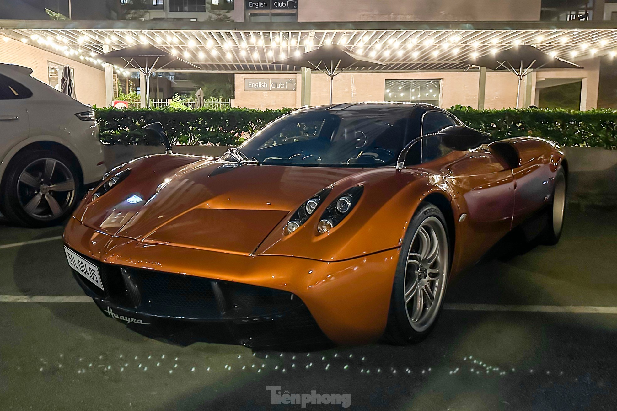 Những chi tiết đặc biệt trên siêu xe Pagani Huayra của Minh 'Nhựa'- Ảnh 1.