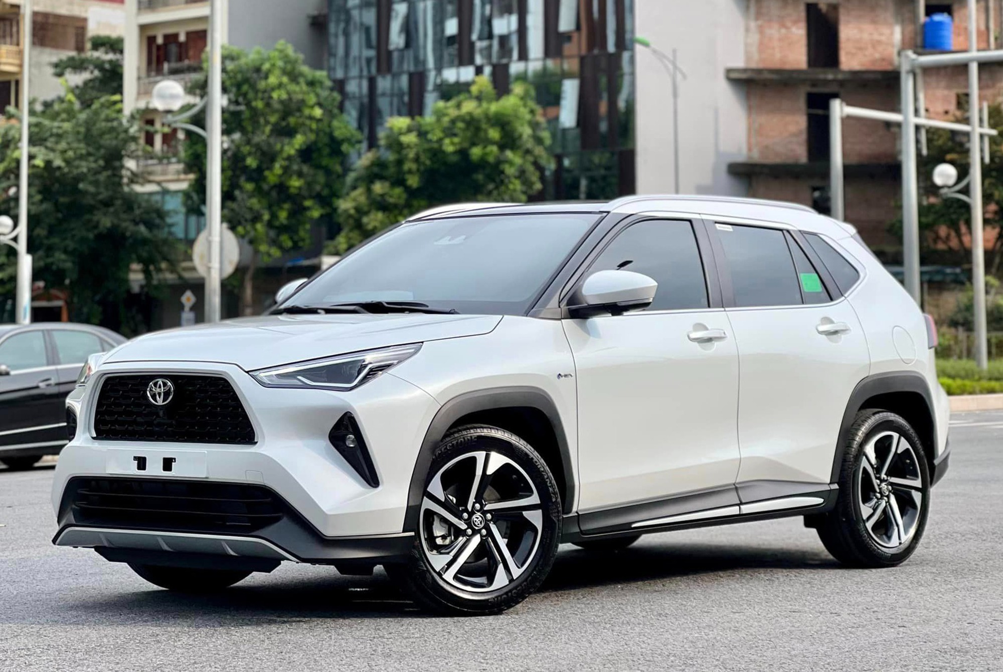 Toyota VN giảm giá: Raize lần đầu dưới 500 triệu, Yaris Cross từ 650 triệu, Fortuner thêm trang bị đấu Everest- Ảnh 1.