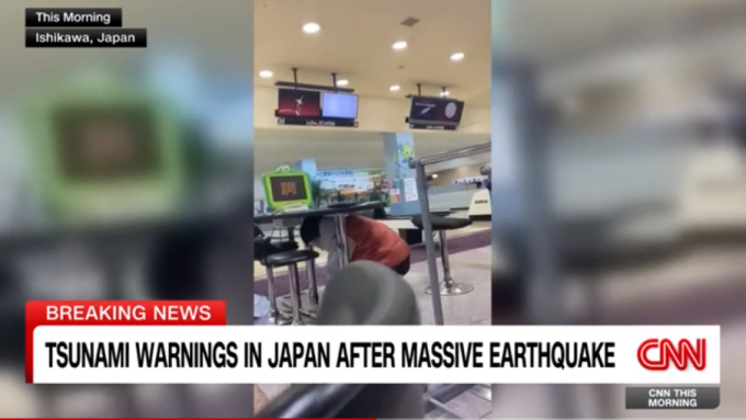 Động đất ở Nhật Bản: Khoảnh khắc rung lắc kinh hoàng gây ám ảnh, một chi tiết nhỏ cho thấy bản lĩnh của người dân trong lúc nguy cấp- Ảnh 5.