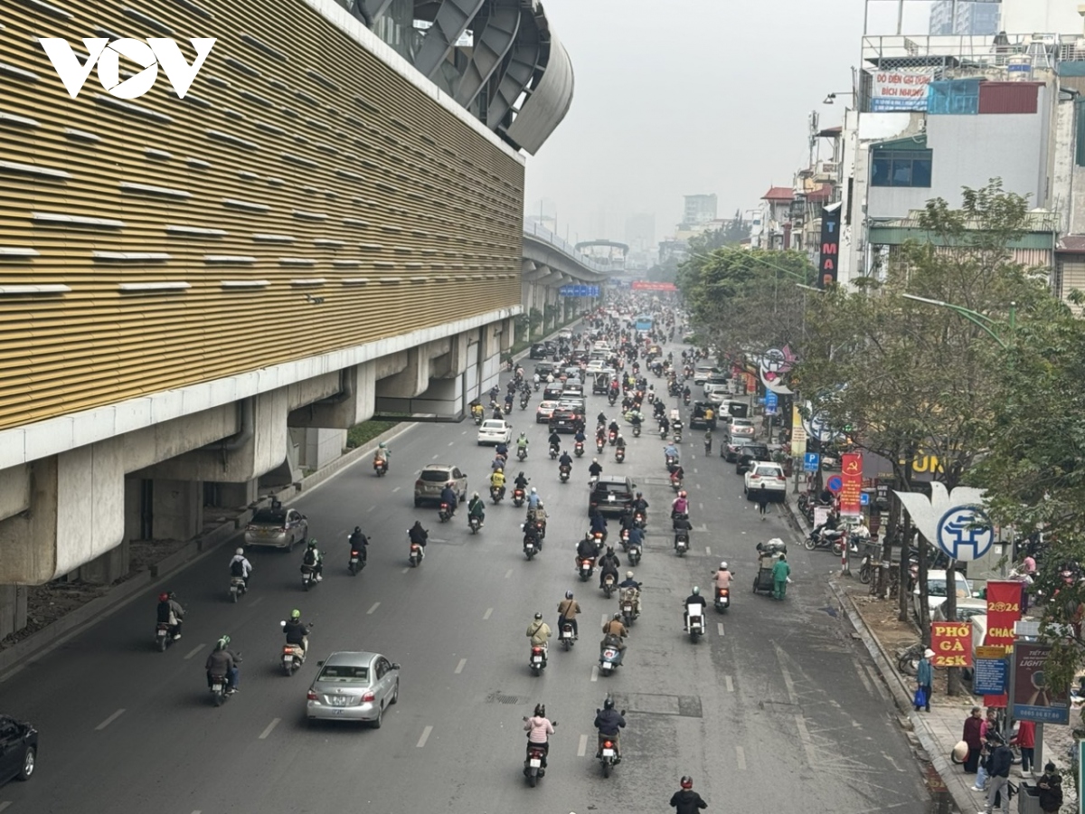 Ngày đầu tiên đi làm của năm mới, đường phố Hà Nội thông thoáng lạ thường- Ảnh 14.