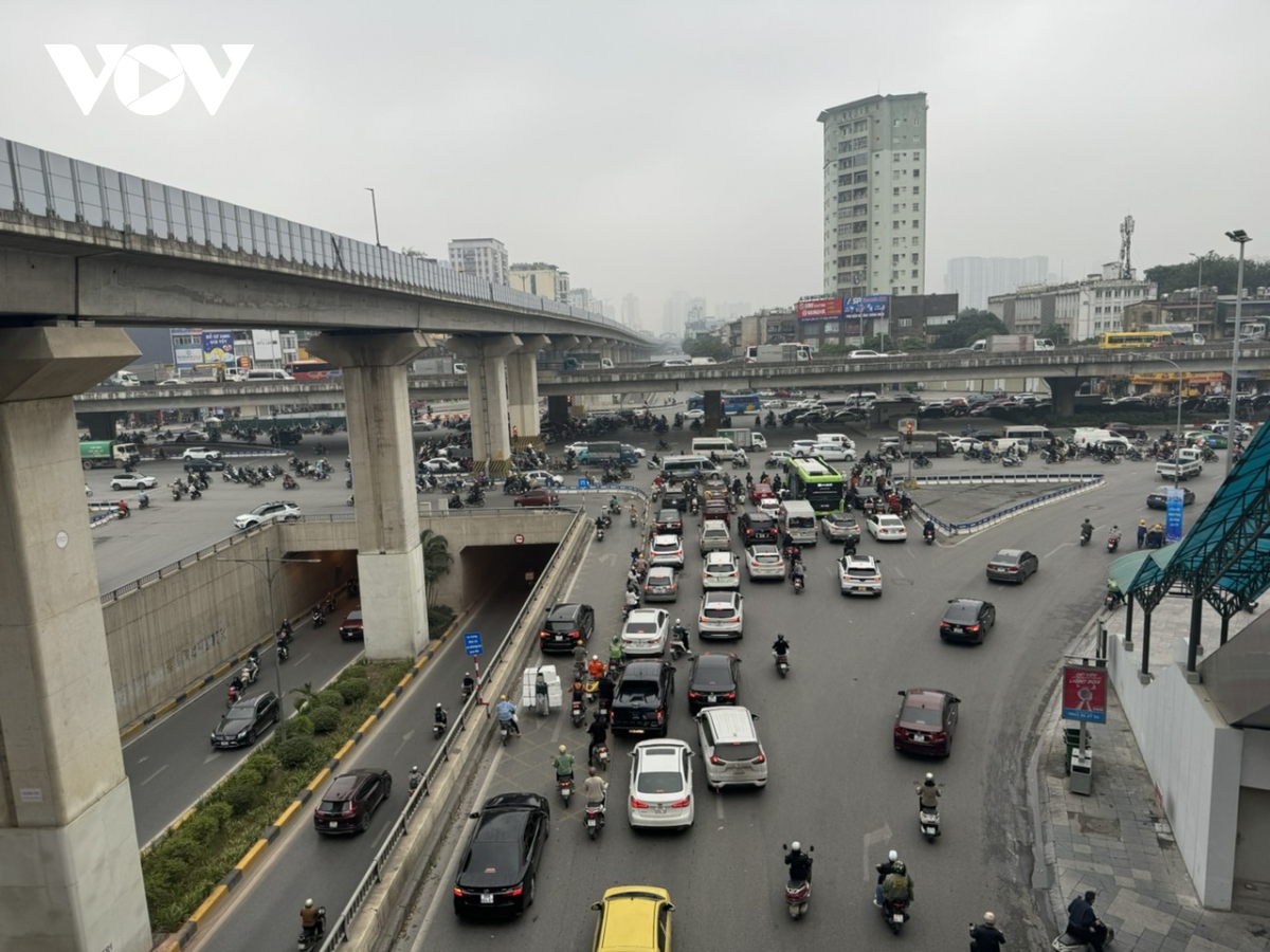 Ngày đầu tiên đi làm của năm mới, đường phố Hà Nội thông thoáng lạ thường- Ảnh 16.