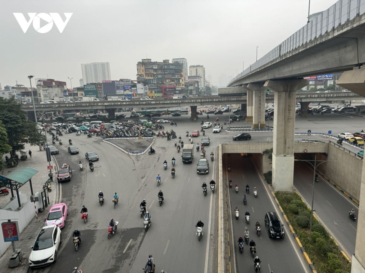 Ngày đầu tiên đi làm của năm mới, đường phố Hà Nội thông thoáng lạ thường- Ảnh 17.