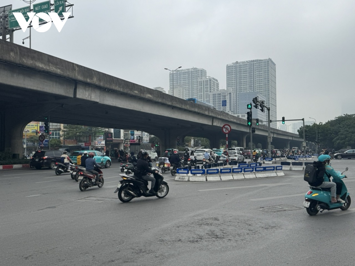 Ngày đầu tiên đi làm của năm mới, đường phố Hà Nội thông thoáng lạ thường- Ảnh 18.