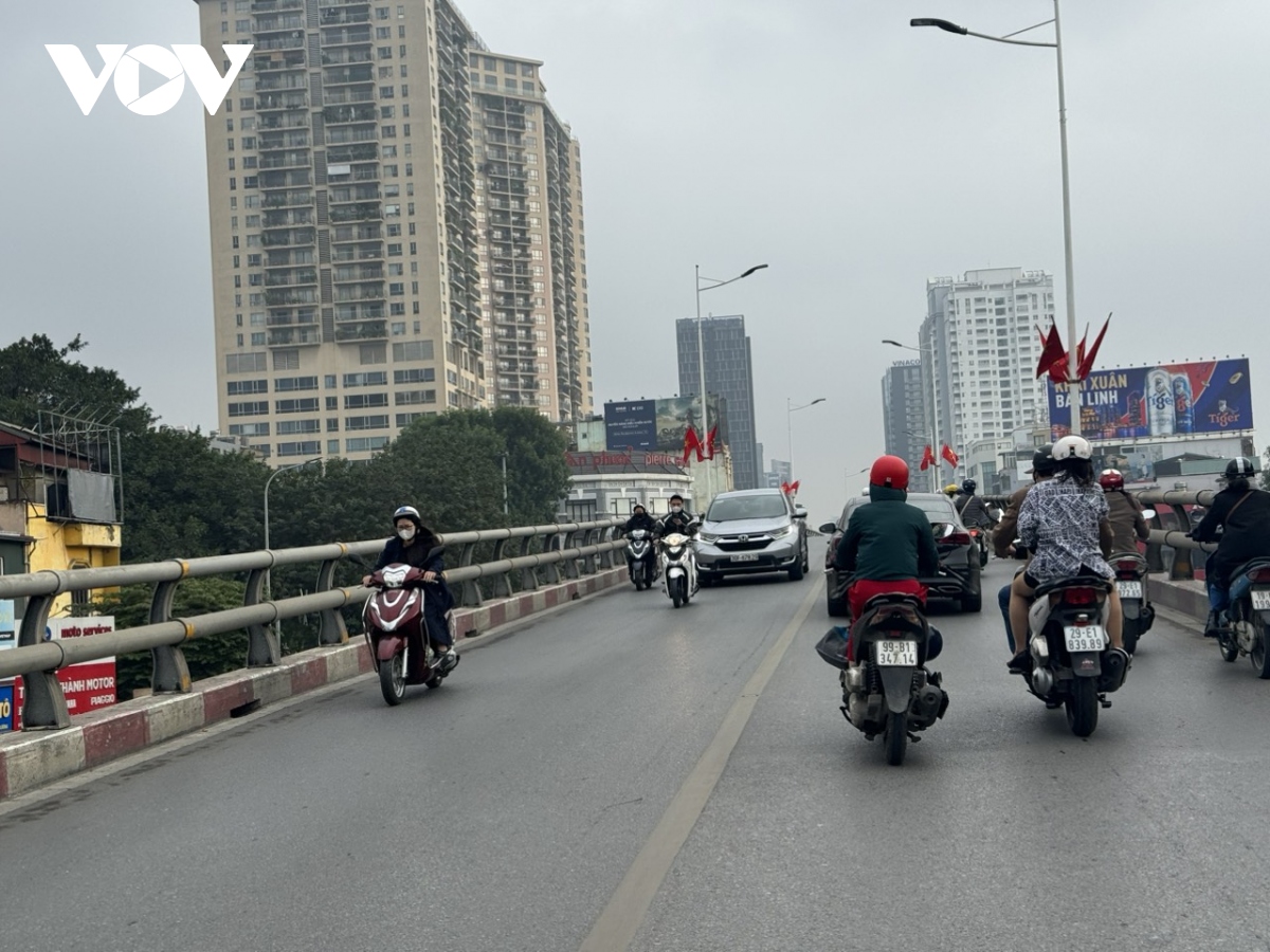 Ngày đầu tiên đi làm của năm mới, đường phố Hà Nội thông thoáng lạ thường- Ảnh 20.