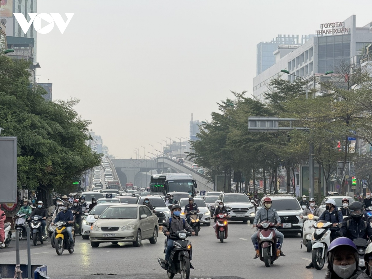 Ngày đầu tiên đi làm của năm mới, đường phố Hà Nội thông thoáng lạ thường- Ảnh 4.