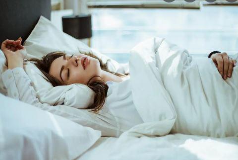 Phụ nữ sau tuổi 40 thấy xuất hiện 3 dấu hiệu khi ngủ thì cẩn thận đột quỵ đang tìm đến- Ảnh 1.