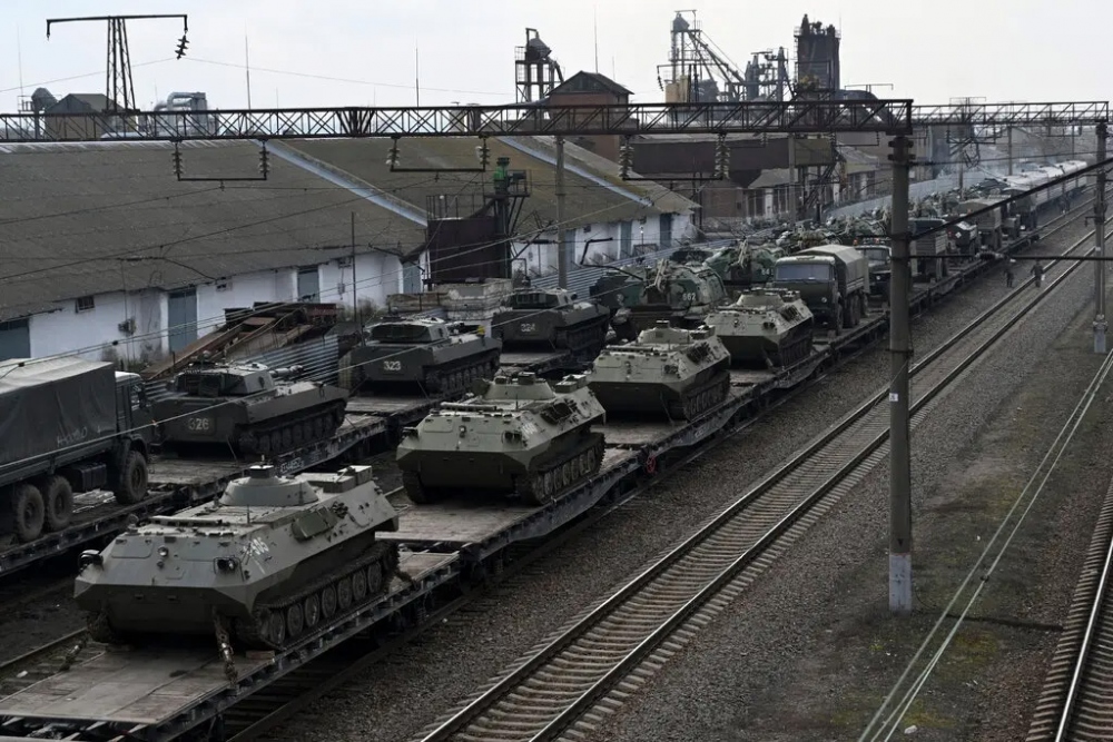 Bế tắc trên chiến trường, Ukraine chuyển hướng đánh vào "xương sống" hậu cần Nga- Ảnh 1.
