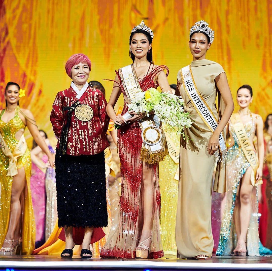Hoa hậu và 2 á hậu Miss Global 2023 đều mặc đầm của NTK Nguyễn Minh Tuấn khi đăng quang- Ảnh 4.