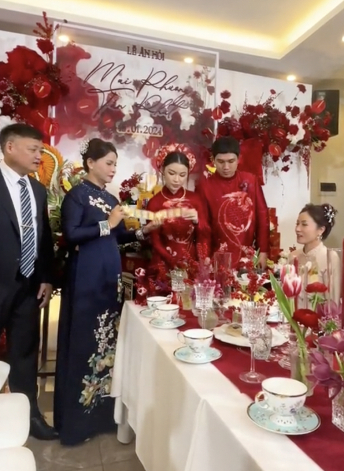 Đám hỏi em gái Linda Ngô: Cô dâu 2k2 visual rạng rỡ, nhận 10 cây vàng làm của hồi môn- Ảnh 3.