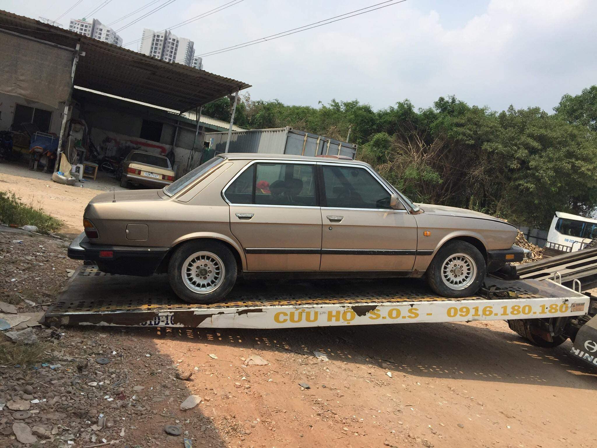 Chỉ cần 170 triệu là mua được BMW 528i, nhưng nếu muốn đi 'ngon' phải chi tiền trăm triệu để trùng tu- Ảnh 4.