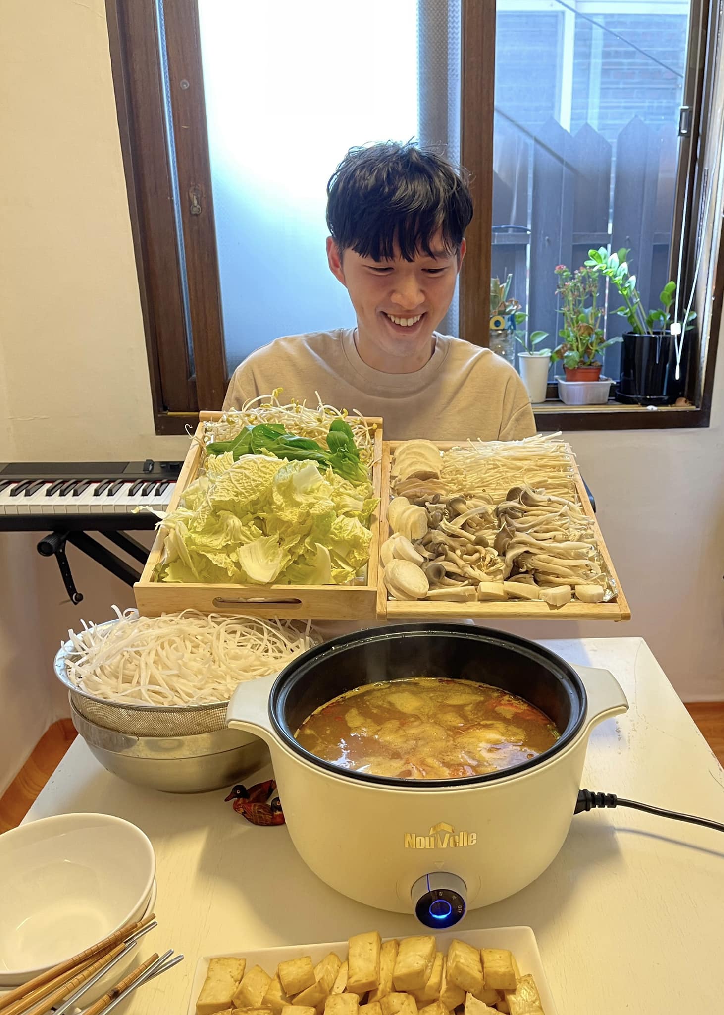 Chàng trai Hàn Quốc nói tiếng Việt siêu đỉnh, bỏ sự nghiệp giải trí 10 năm để mở quán ăn Việt tại Seoul- Ảnh 2.