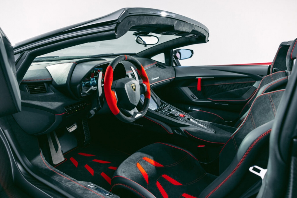 Bán đấu giá Lamborghini Centenario Roadster phiên bản giới hạn- Ảnh 11.
