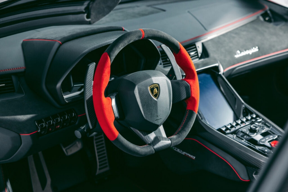 Bán đấu giá Lamborghini Centenario Roadster phiên bản giới hạn- Ảnh 9.
