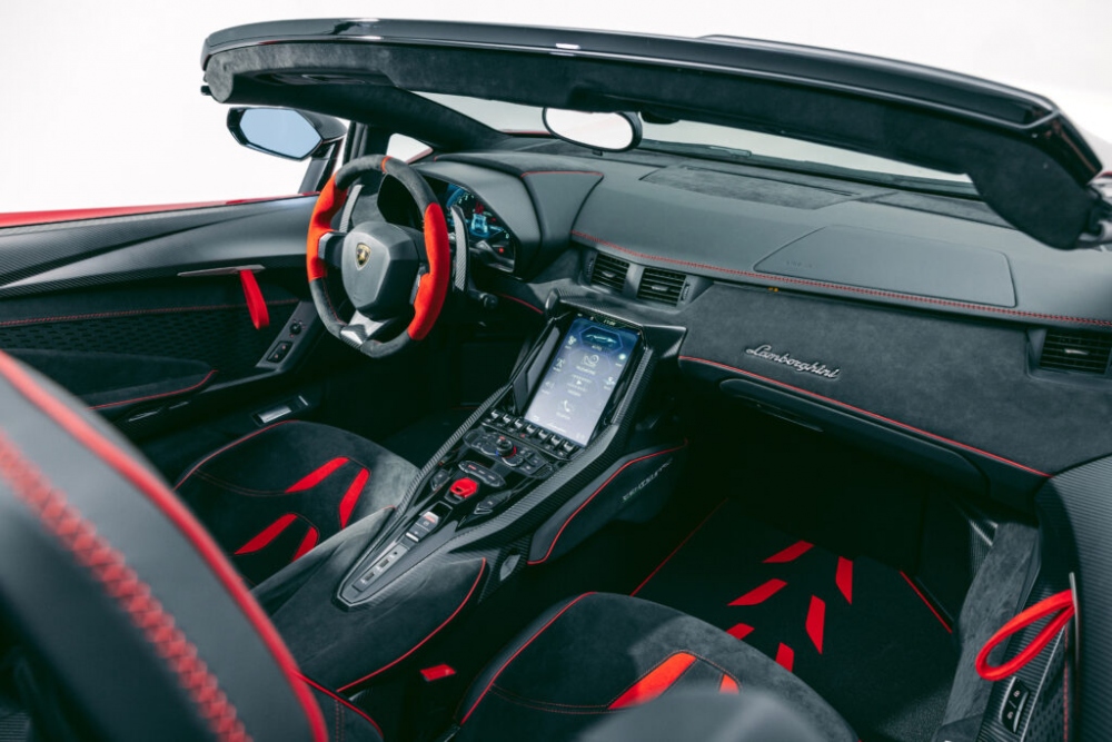 Bán đấu giá Lamborghini Centenario Roadster phiên bản giới hạn- Ảnh 6.