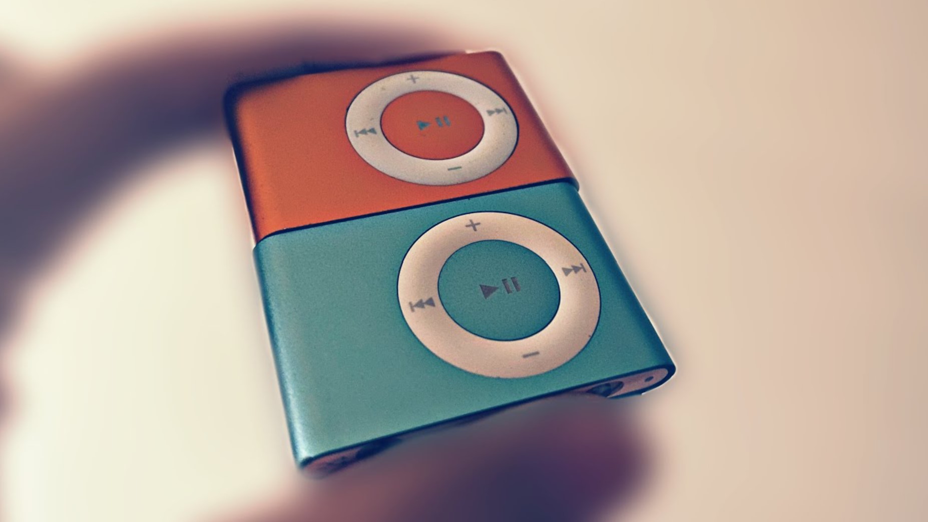 iPod Shuffle 19 năm nhìn lại: Thiết bị bé nhỏ tạo ra tác động to lớn đến cách chúng ta nghe nhạc- Ảnh 2.