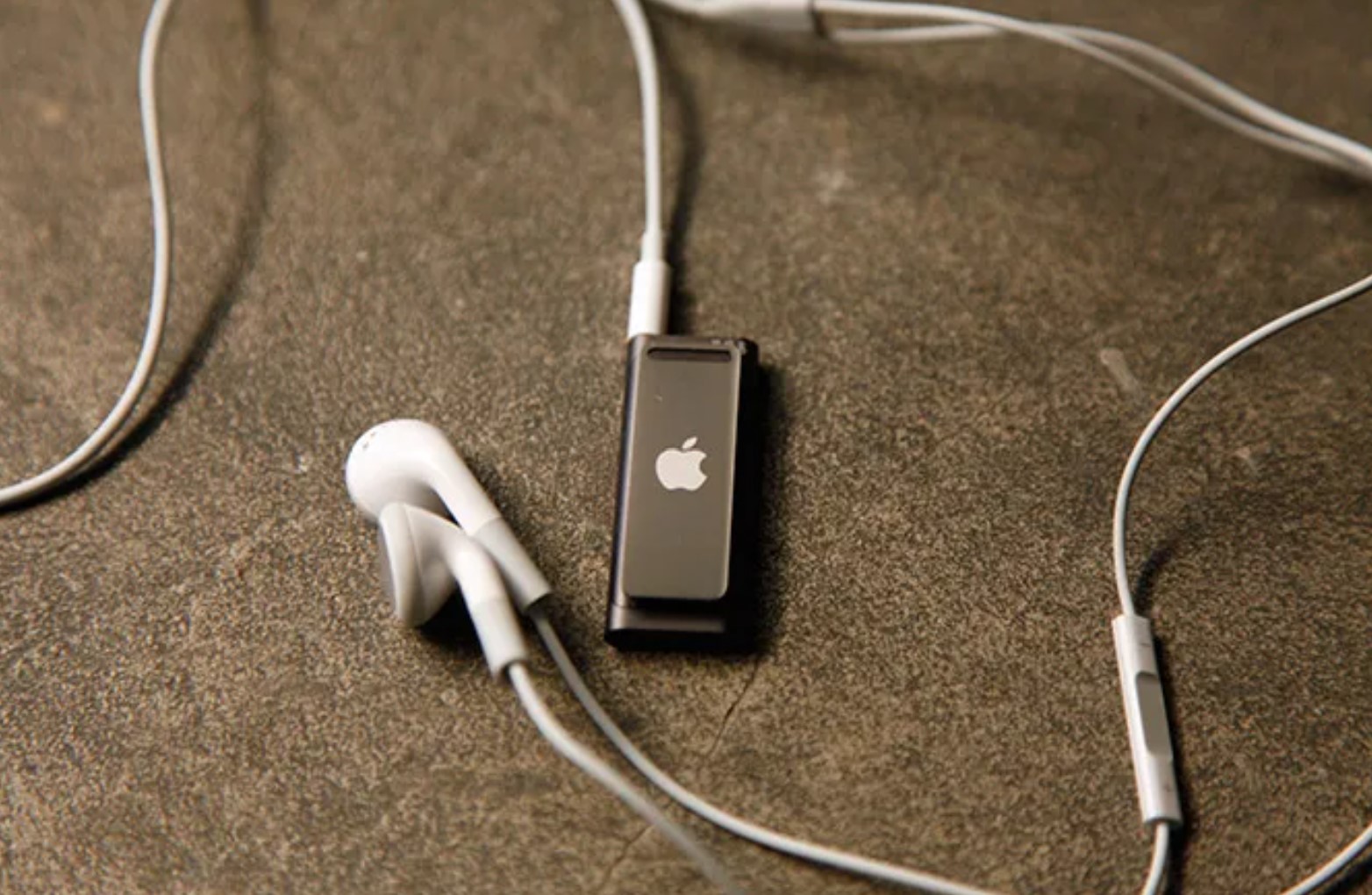 iPod Shuffle 19 năm nhìn lại: Thiết bị bé nhỏ tạo ra tác động to lớn đến cách chúng ta nghe nhạc- Ảnh 3.