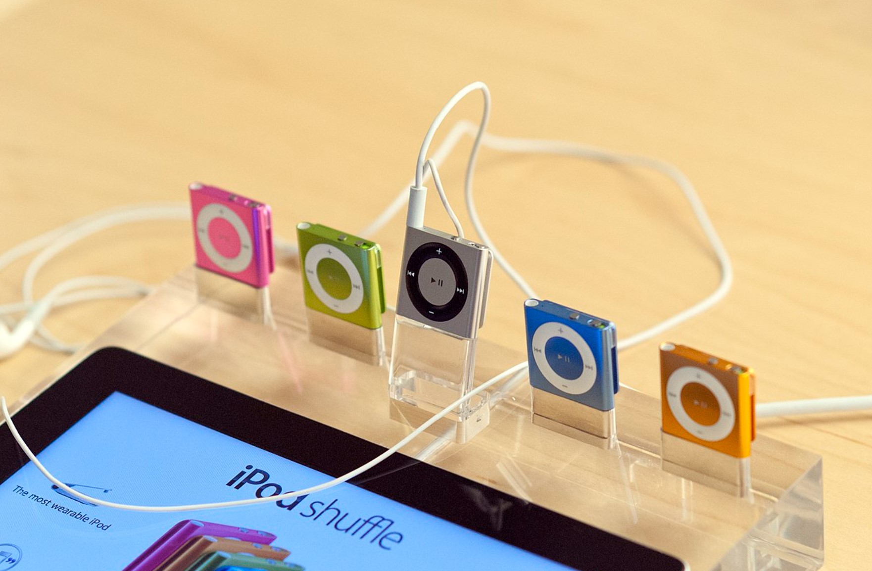 iPod Shuffle 19 năm nhìn lại: Thiết bị bé nhỏ tạo ra tác động to lớn đến cách chúng ta nghe nhạc- Ảnh 4.