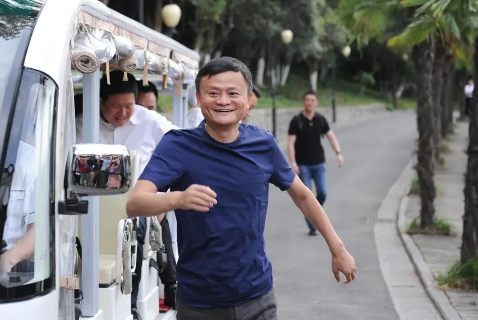 Cuộc đời thăng trầm của tỷ phú Jack Ma: Từ giáo viên Tiếng Anh với cuộc sống khốn khó tới tỷ phú công nghệ, nay ‘về ở ẩn’ nhưng hé lộ vẫn tham vọng trở thành ông trùm của 1 lĩnh vực mới- Ảnh 1.