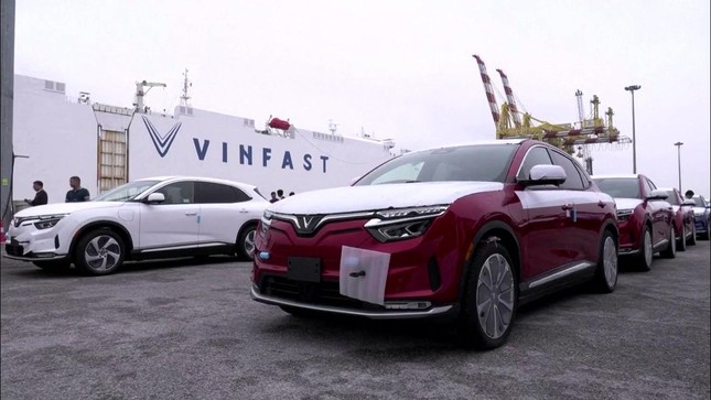 Doanh số xe điện VinFast tăng mạnh trong năm 2023- Ảnh 3.