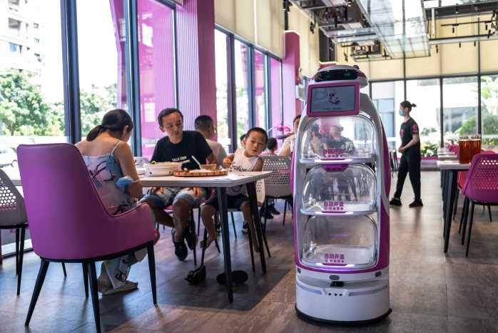 Robot Trung Quốc xâm chiếm Nhật Bản, Hàn Quốc: Lao động Châu Á đối mặt nguy cơ bị thay thế bởi những cỗ máy chẳng biết đau ốm, không bao giờ đòi lương thưởng- Ảnh 5.