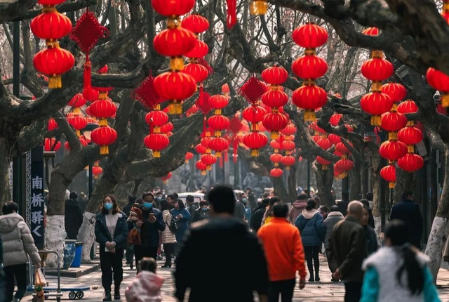 Tôi 64 tuổi, năm nay quyết định không về quê ăn Tết vì 3 LÝ DO: Vui đâu chẳng thấy, chỉ chuốc bực vào người!- Ảnh 1.