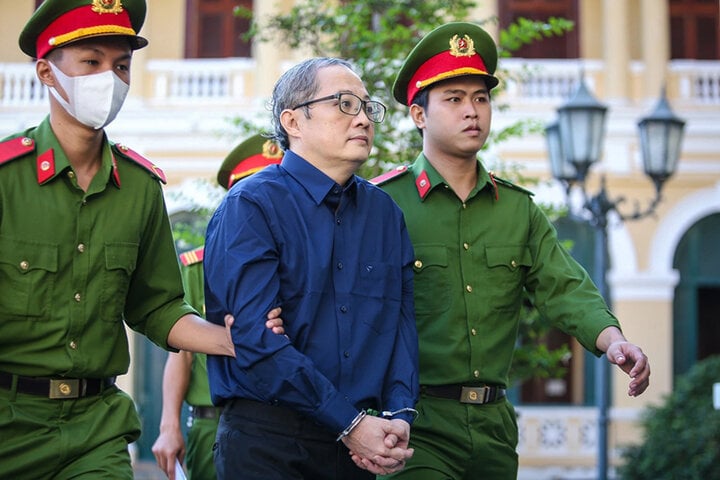 Cựu Giám đốc Bệnh viện TP Thủ Đức bị đề nghị truy tố liên quan Việt Á- Ảnh 1.
