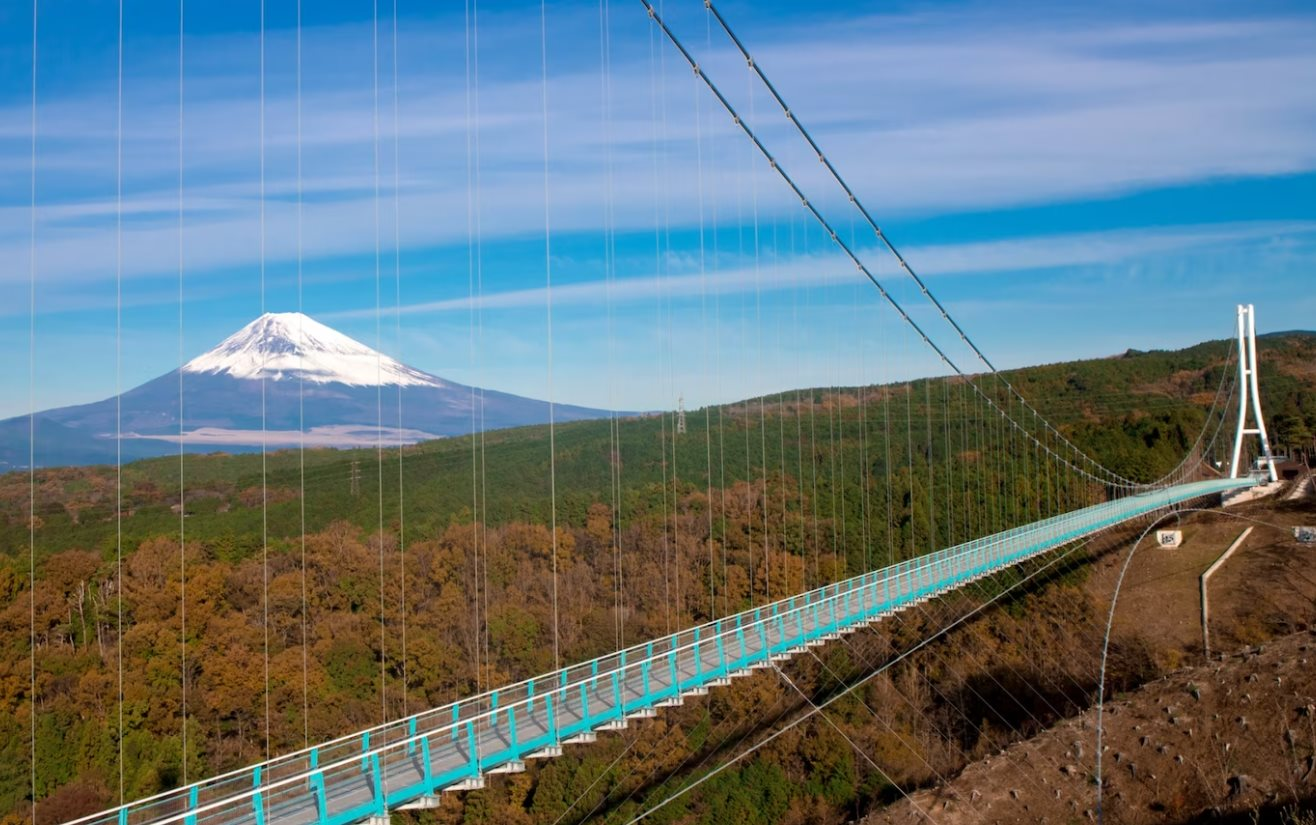 Nhật Bản khiến thế giới thán phục: Xây ‘đường giữa không trung’, ‘treo qua’ khe núi cho người dân đi bộ, dài tới 400 mét với chi phí khủng 663 tỷ đồng- Ảnh 2.