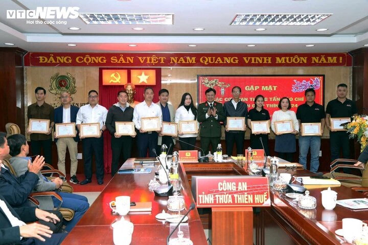 Giám đốc Công an Thừa Thiên - Huế chia sẻ những ngày đầu công bố đường dây nóng- Ảnh 2.