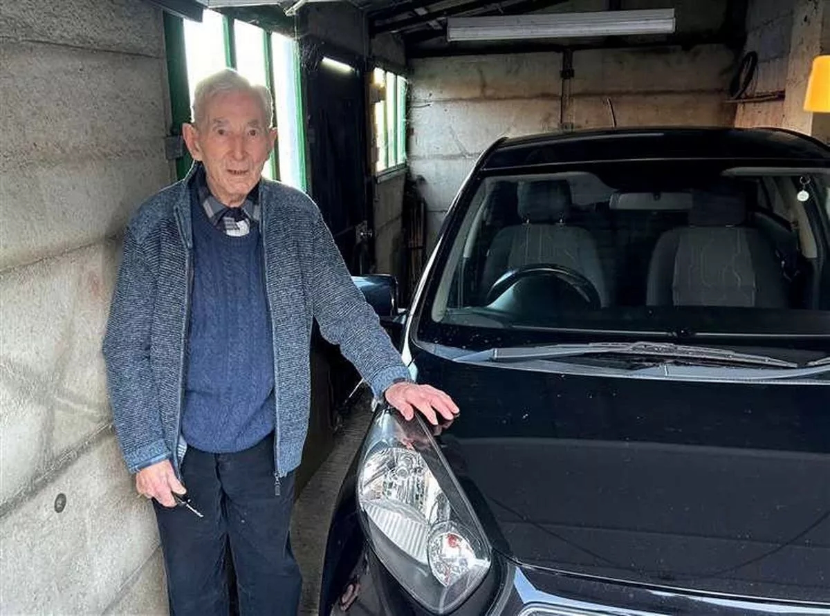 Cụ ông 100 tuổi vẫn lái Kia Morning hàng ngày: Lái xe từ năm 13 tuổi, kinh nghiệm 87 năm, từng lái cả xe hạng nặng trong Thế chiến 2- Ảnh 4.