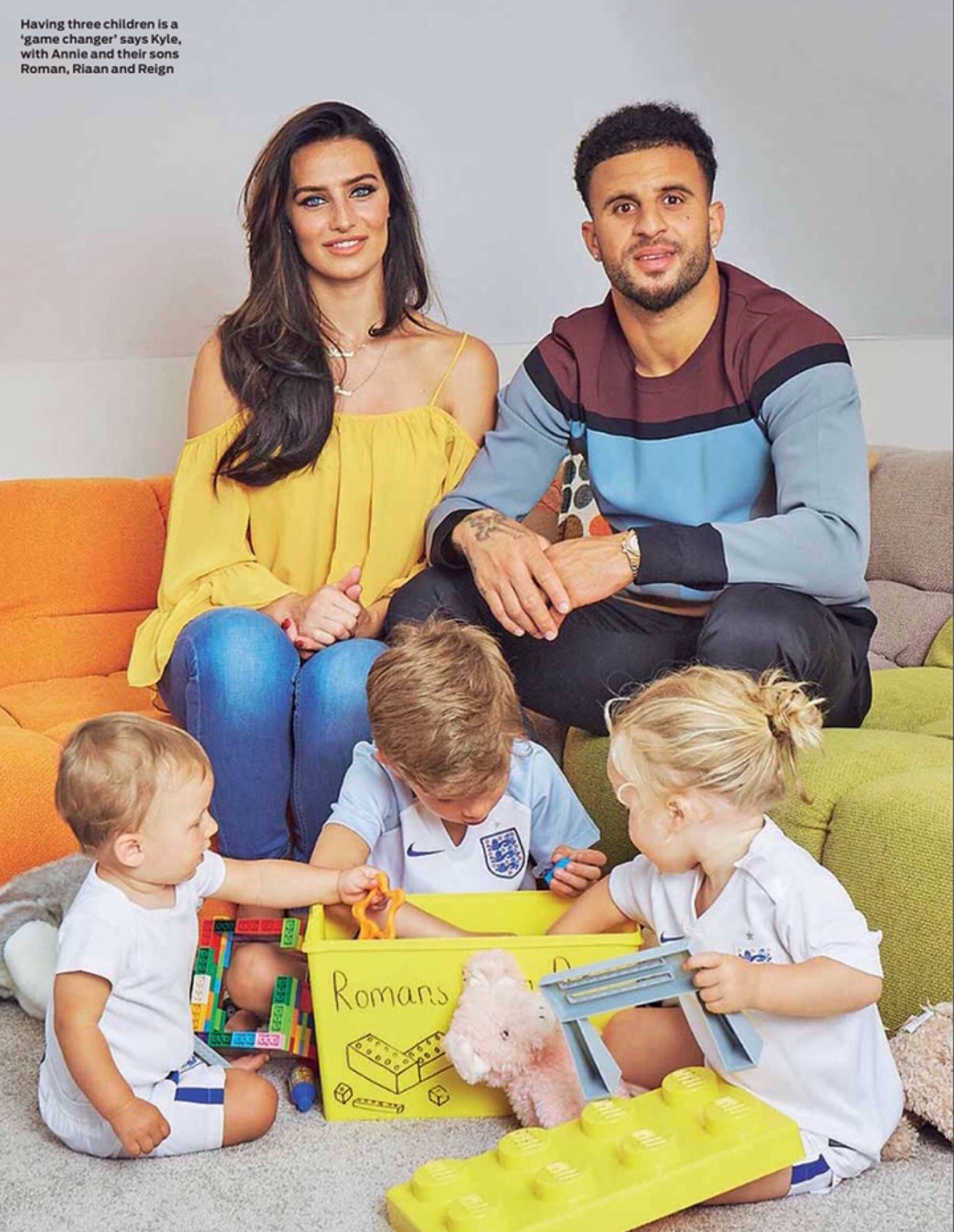 Vụ ngoại tình chấn động thế giới: Cầu thủ Manchester City có 2 con riêng giữa lúc vợ mang thai lần thứ 4- Ảnh 2.