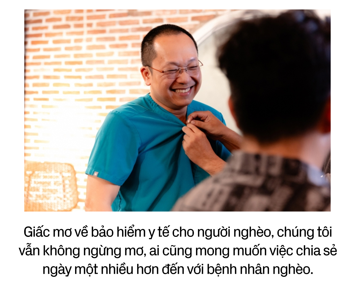 Nhóm y bác sĩ Sài Gòn 7 năm mang tiếng hát đổi thành bữa ăn, tấm thẻ BHYT cho bệnh nhân nghèo- Ảnh 15.