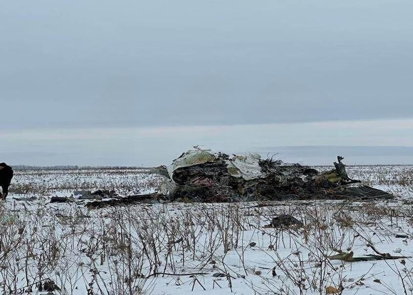 Video máy bay chở 65 tù binh Ukraine rơi ở Belgorod- Ảnh 2.